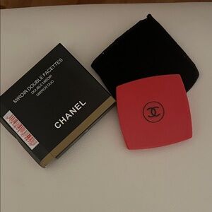 CHANEL Compact double mirror  Comes in the original box with the dusty